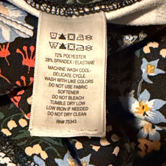 Gorgeous Laura Ashley Black & Floral Pattern Leggings (S) like new! - Picture 7 of 10